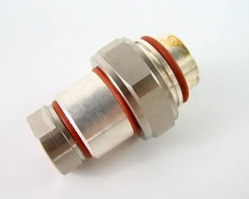 Connecteur RF mâle Eupen 716MB12X DIN 7-16 pour câble HiFlex 1/2" EC4-50-H DC à 3 GHz.